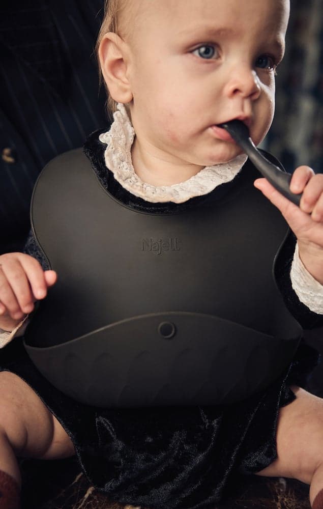 Silikonlätzchen mit Auffangschale