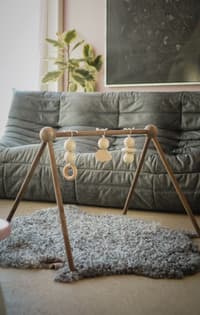 Aktivitetsstativ i træ